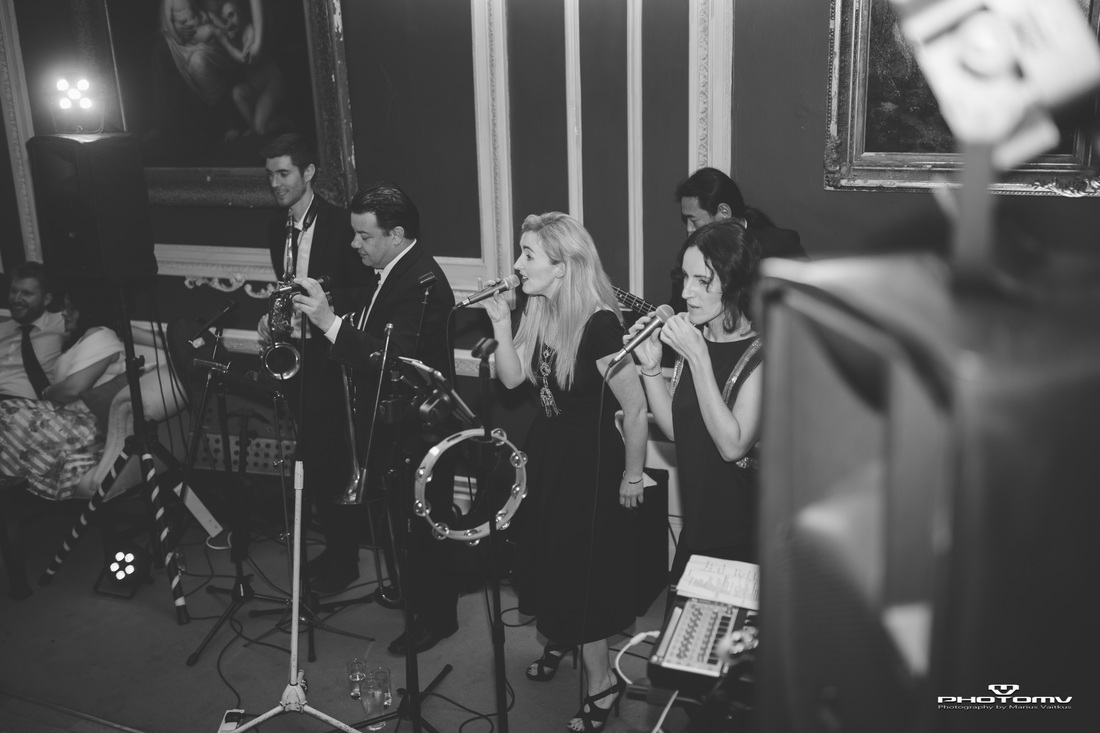 Band live playing at a wedding Dublin. Photography by Mario